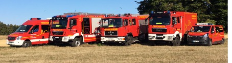Fahrzeuge und Einsatzkräfte des Löschzugs West
