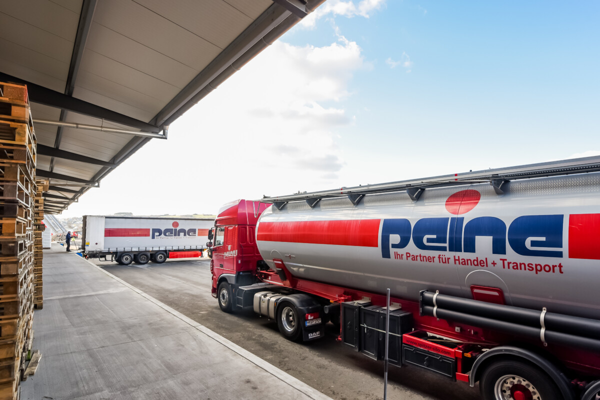 Peine Lkw am Lagerstandort in Scherfede